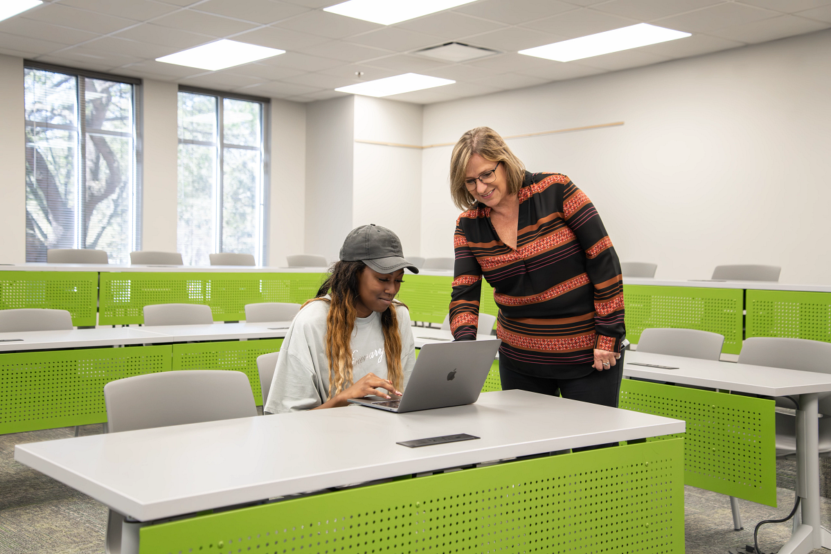 StetsonU_LimeLiteStack_Pirouette_Modesty_StudentTeacher_Lecture